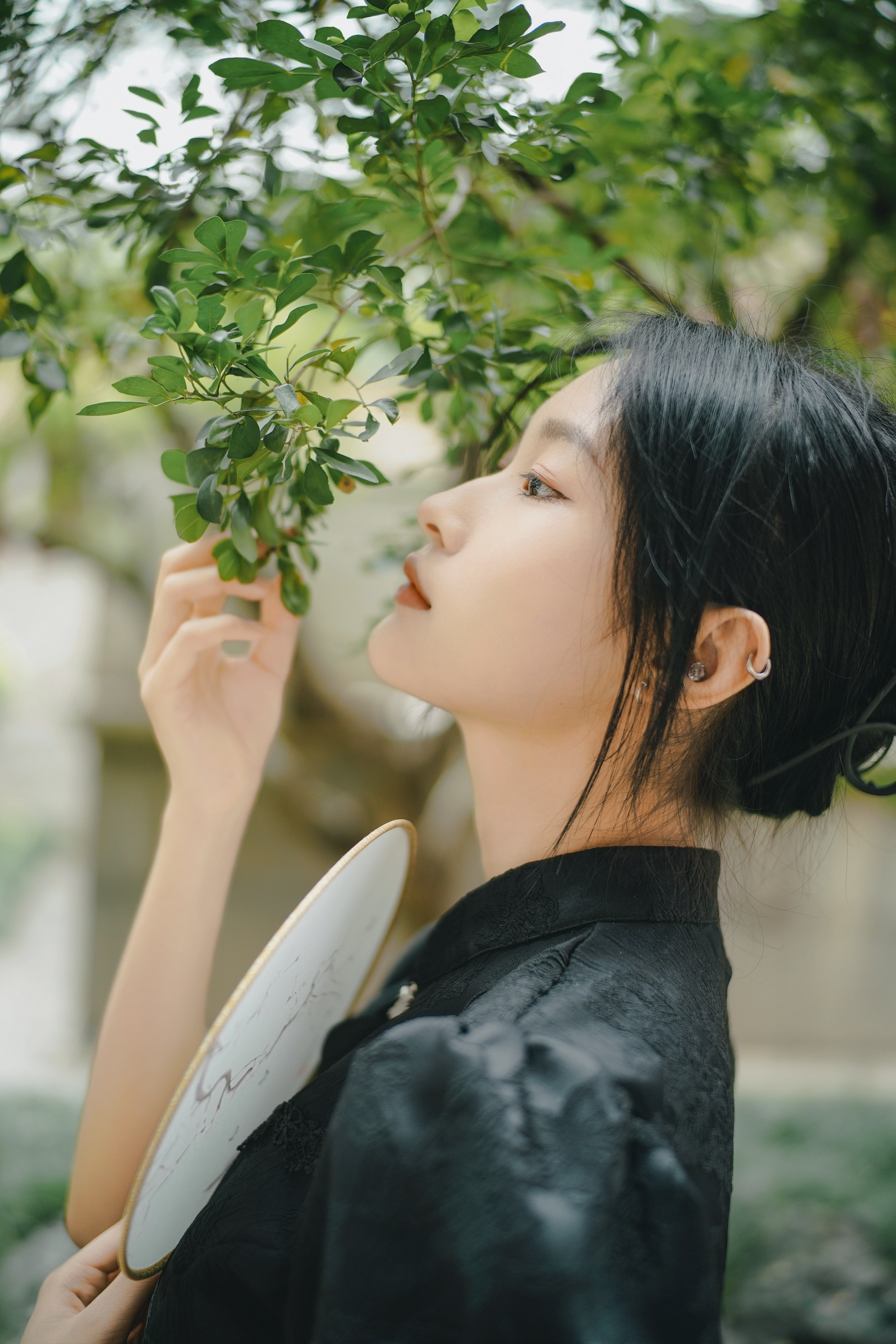 [YITUYU艺图语]2025.01.06 娴静犹如花照水 欣欣 2